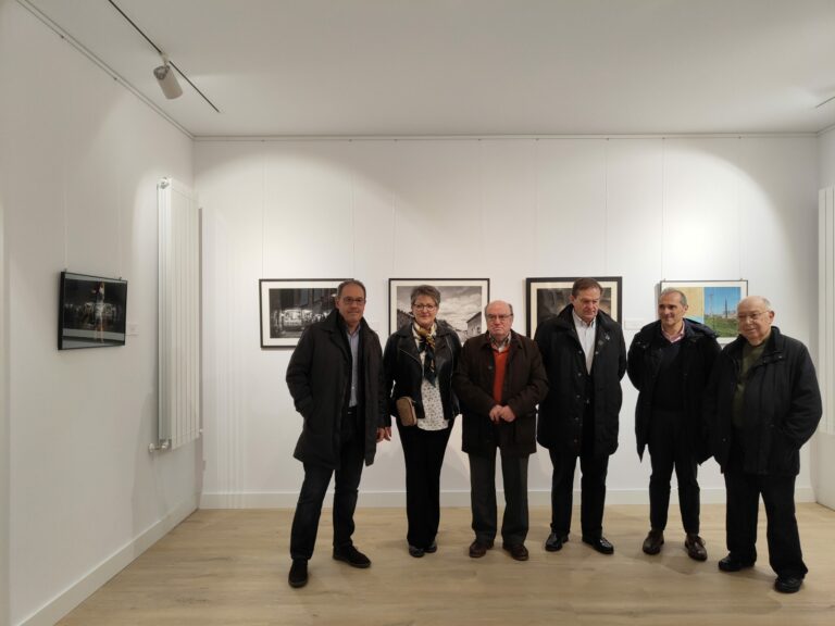 Las mejores fotografías contemporáneas leonesas se citan hasta el día 20 en la Biblioteca