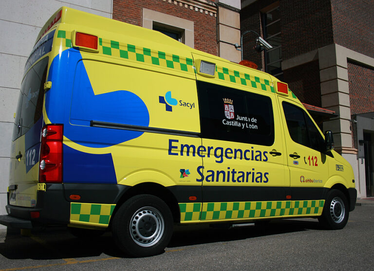 Ocho heridos en la colisión de dos turismos en Santa Colomba de la Vega