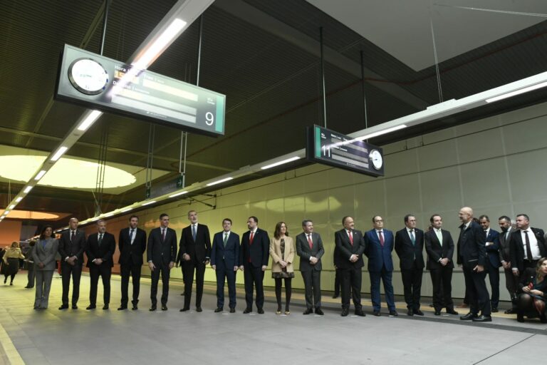 El túnel ferroviario de Pajares acerca desde hoy Oviedo a León en poco más de una hora