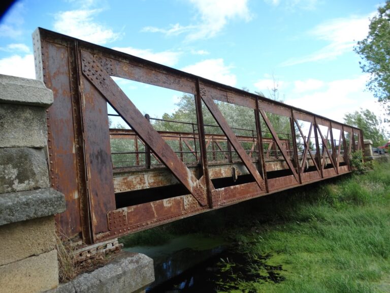Medio Ambiente, Vivienda y Ordenación del Territorio financia la reparación del puente de hierro de Morales del Arcediano