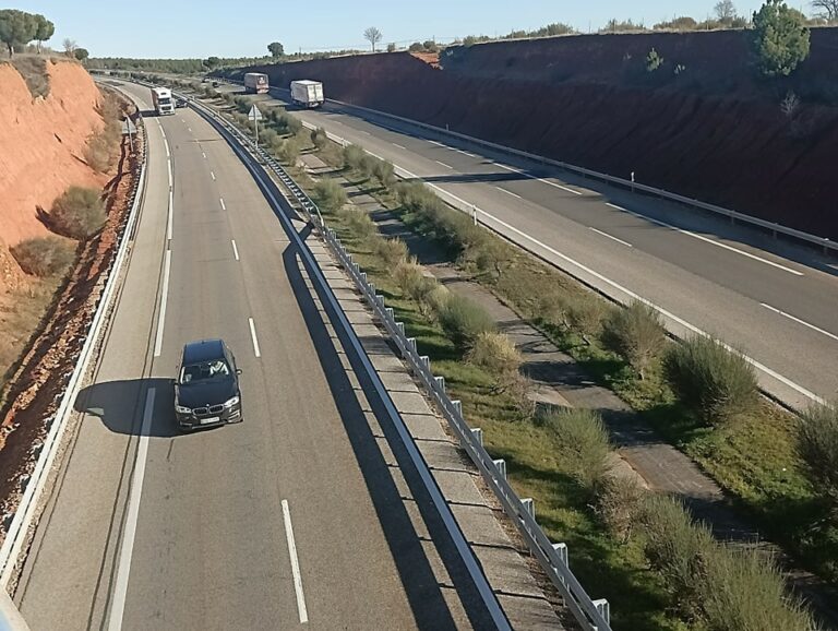 Transportes licita por 12 millones de euros las obras para rehabilitar la calzada derecha de la autovía A-6, entre La Bañeza y Astorga