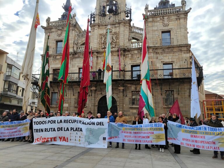 La Cámara de Comercio acoge un coloquio sobre las demandas de infraestructuras ferroviarias para León y el Oeste de España