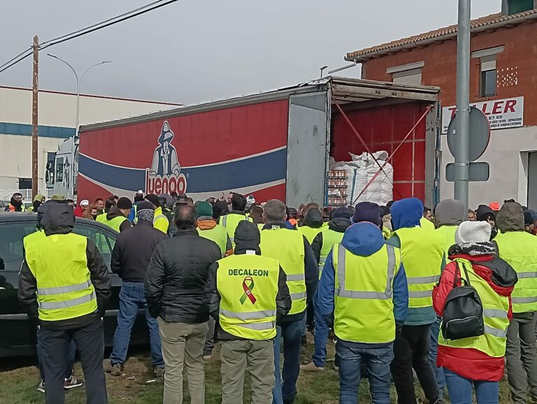 Tras las administraciones y la distribución, la protesta agraria apunta a los intermediarios