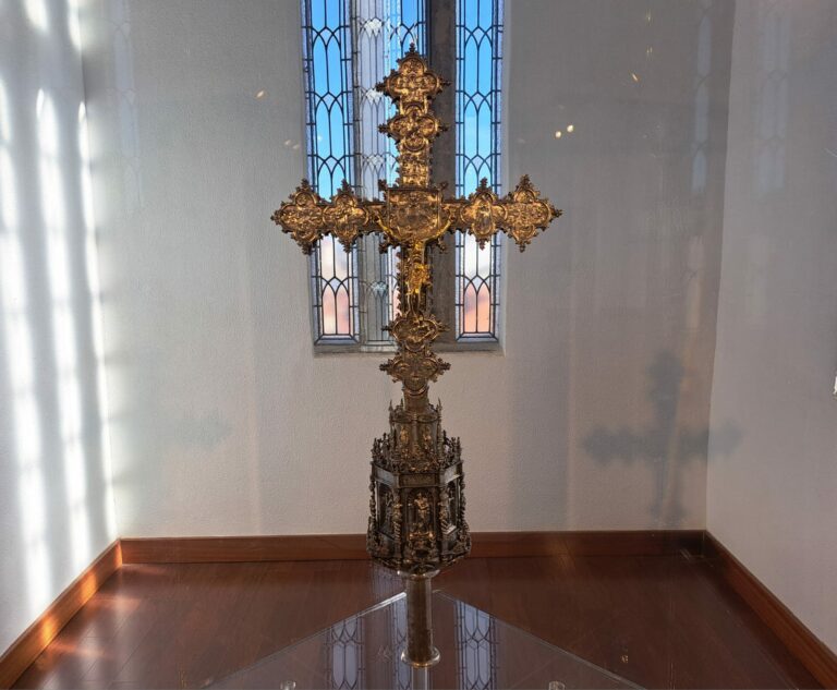 Una Cruz Procesional de 1568, ‘Pieza del Mes’ de marzo en el Museo de los Caminos