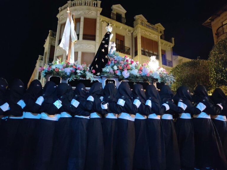 Los días grandes de la Semana Santa de Astorga llegan con la vista puesta en el cielo