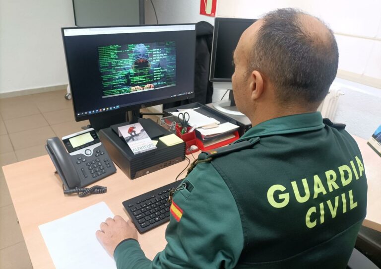 La Guardia Civil investiga en León a una persona por estafar 5.500 euros mediante el método del “falso hijo a través de WhatsApp”