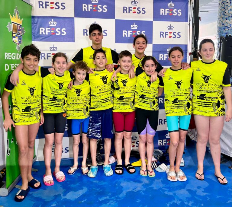 Gran actuación en Bétera de los nadadores del equipo federado de la Escuela de Salvamento de Astorga