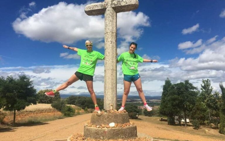 Las astorganas Sole Yebra y Lidia García buscan patrocinadores para una nueva edición de ‘A Santiago contra el Cáncer’