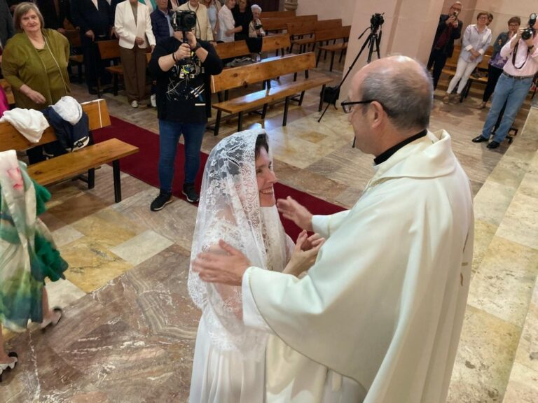 Mª Ángeles Castro es, desde este domingo, la primera Virgen Consagrada en nuestra Diócesis y la única de la provincia de León