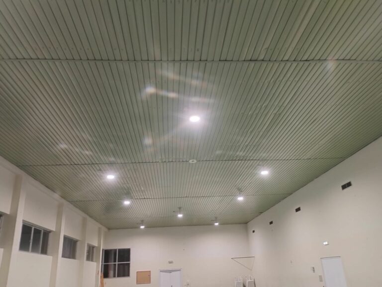 El Ayuntamiento acomete mejoras en el gimnasio del pabellón y la piscina municipal