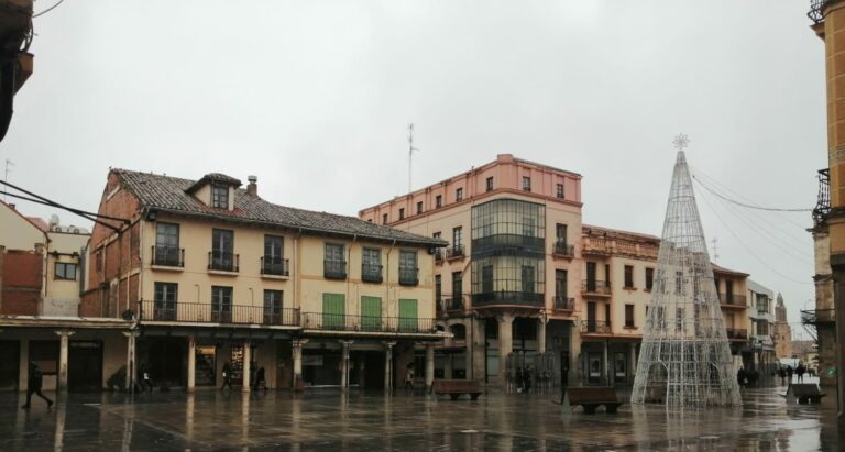 El PSOE considera «mejorables» la proyección y programación de las pasadas navidades en Astorga y critica que el PP haya «minusvalorado» la iluminación de Ferrero «por ir contra todo lo anterior»