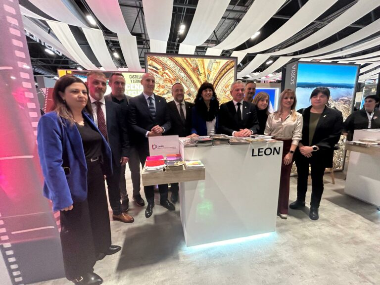 León ilumina en Fitur sus caminos del románico