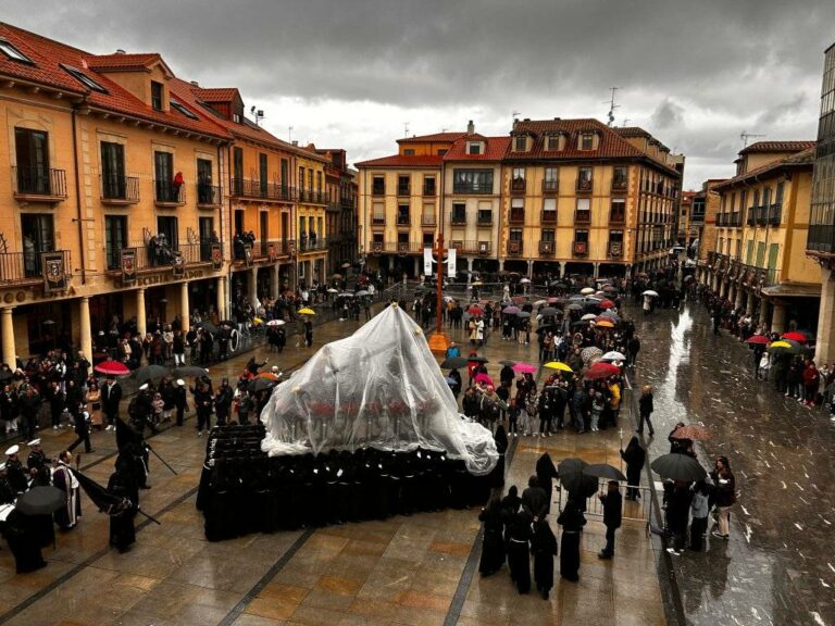 La producción de la retransmisión de dos procesiones en Astorga costó casi 200.000 euros