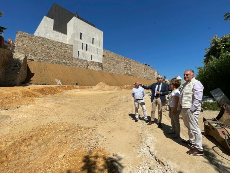 Patrimonio autoriza los trabajos de control arqueológico de las obras de adecuación del foso y ajardinamiento del Palacio