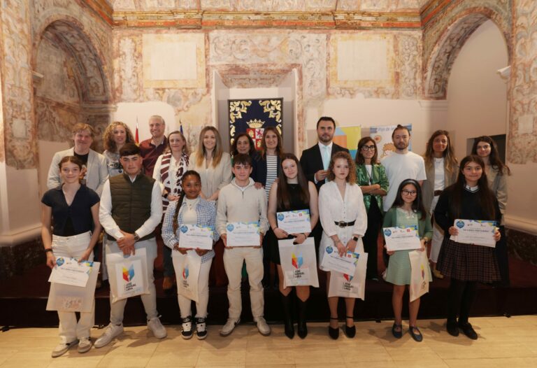 Carolina García, del IES ‘Astúrica Augusta’ de Astorga, ganadora de la cuarta edición del certamen ‘Mi libro preferido’ en la categoría de podcast