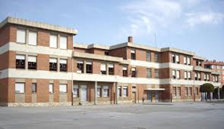 El plan de mejora en centros escolares de Junta y Diputación permitirá sustituir las carpinterías metálicas del González Álvarez