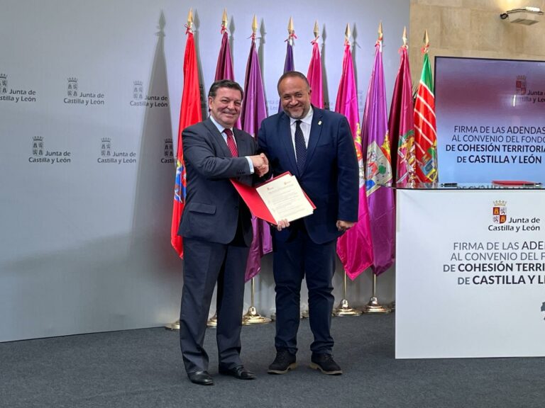 Álvarez Courel firma el Fondo de Cohesión que destina 1,4 M€ a 132 municipios de hasta mil habitantes