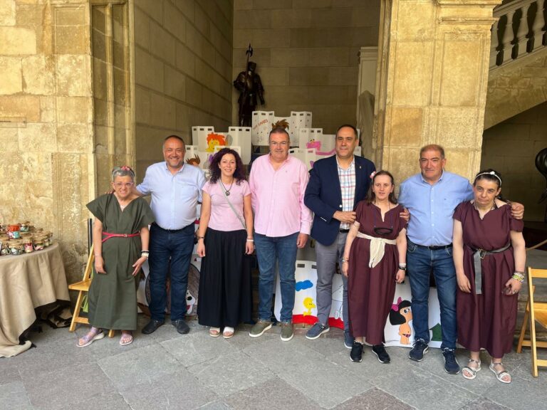 Los centros asistenciales de la Diputación celebran su Fiesta Medieval en el patio del Palacio de los Guzmanes
