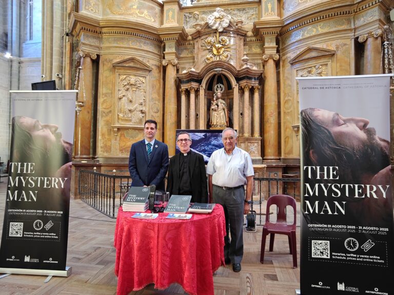 El hiperrealismo de ‘The Mistery Man’ desembarca en la Catedral de Astorga del 1 al 31 de agosto