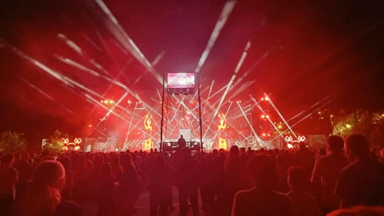 Astorga se rindió al gran espectáculo de sonido, luz y color de la orquesta ‘La Misión’