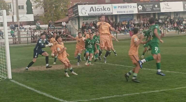 Un regalo en defensa puso el partido cuesta arriba al Astorga (1-1)