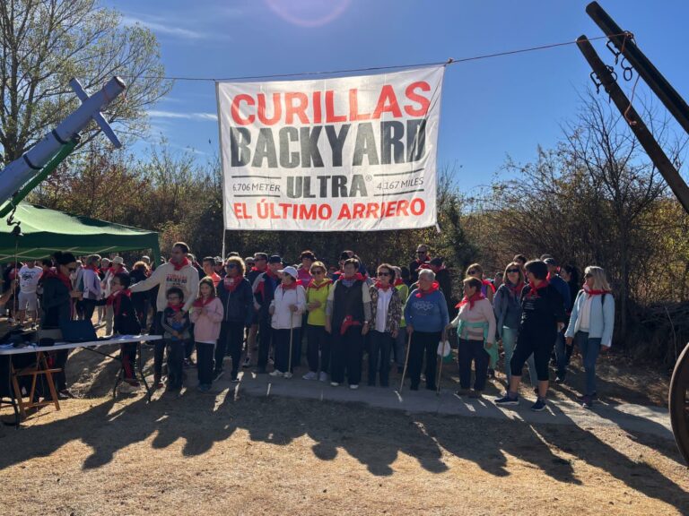 La marcha solidaria a favor de AFA con motivo de la Backyard de Curillas recaudó 1.570 euros