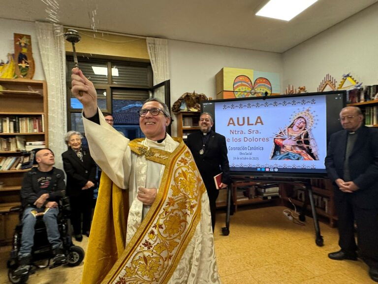 Las Cinco Llagas estrena su aula tecnológica gracias a la obra social de la Coronación de la Dolorosa