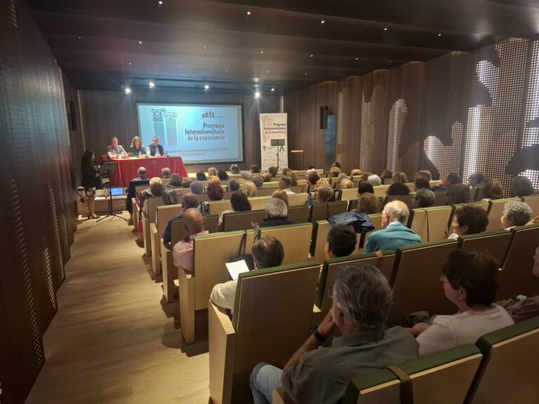 La ULE refuerza su apuesta por la educación a lo largo de la vida con el Programa Interuniversitario de la Experiencia que ya supera los 1.000 estudiantes