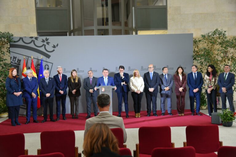 La Junta incorpora nueva señalización digital en los puertos de montaña al operativo de vialidad invernal 2025/26 compuesto por más de 4.000 profesionales