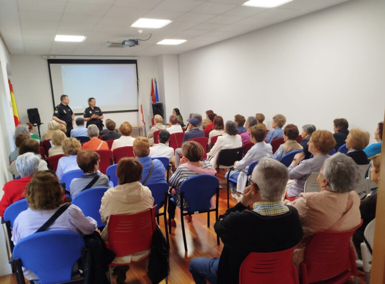 Cruz Roja promoverá el buen trato y la seguridad de las personas mayores en Astorga