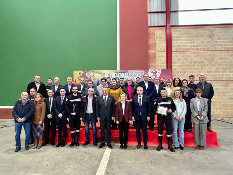 La Diputación de León reconoce en Castrocalbón la labor de la UME en los incendios de agosto