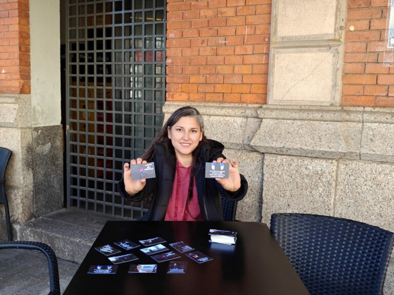 Marta Río destina sus calendarios solidarios a los afectados por los incendios