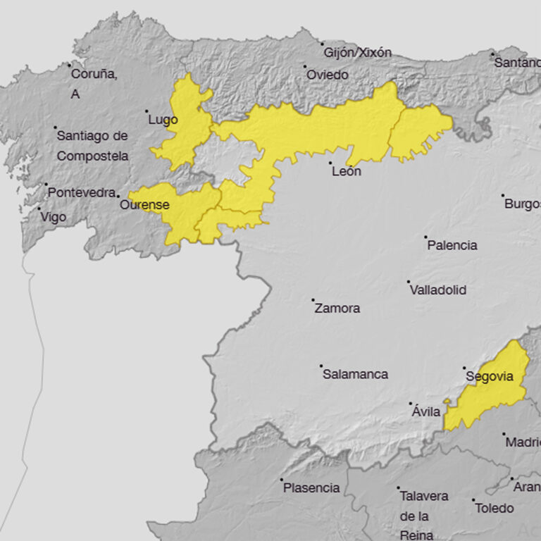 Alerta por la posibilidad de que llegue a cotas bajas una nieve que ya cerró a camiones el paso a Galicia por La Baña