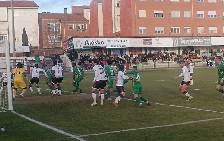 El Atlético Astorga busca en Ávila un punto en el que apoyar su reacción