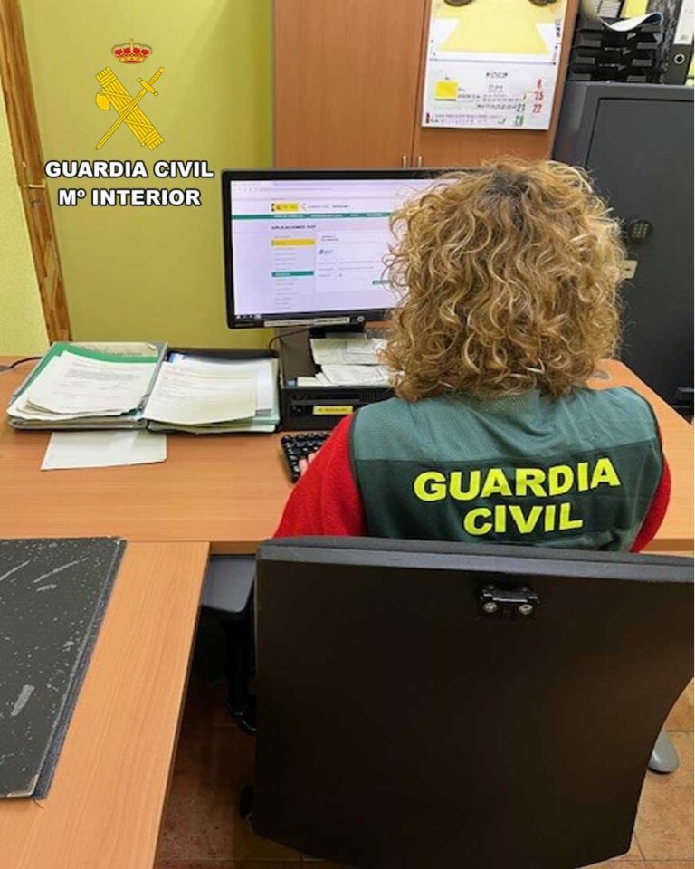 La Guardia Civil detiene a una persona en la provincia de Alicante por una estafa cometida por internet a un vecino de la Bañeza