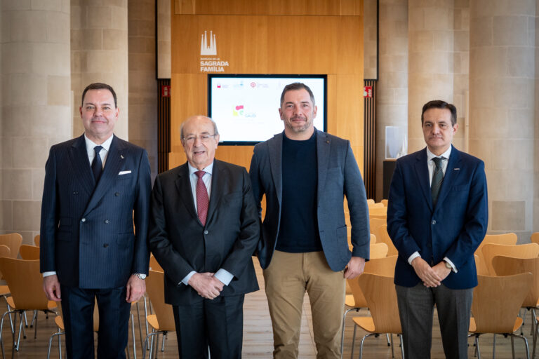 La Sagrada Familia acoge la presentación de “El Camino de Gaudí”, el proyecto cultural que agrupa a los únicos edificios del arquitecto en Cantabria y León