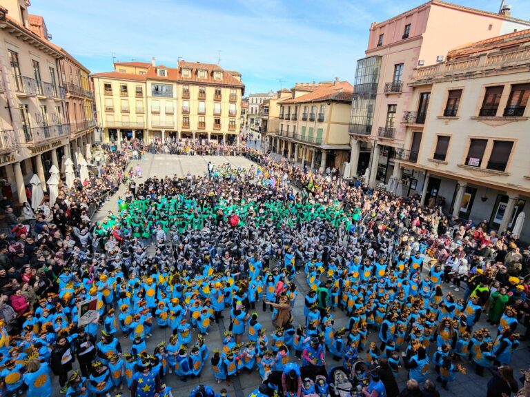 Los escolares ‘eclipsan’ con su pregón de Piñata