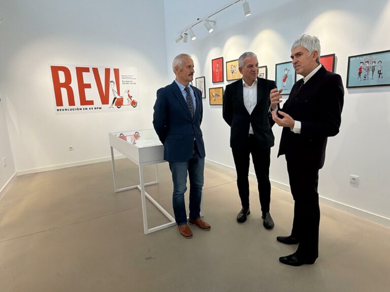 El delegado del Gobierno en Castilla y León visita el Museo de la Música en Santa Colomba de Somoza