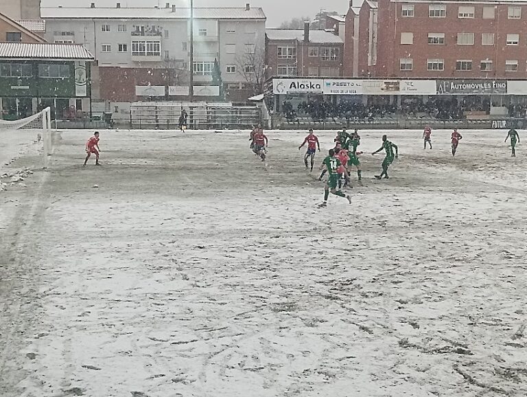 Un generoso Astorga se impone al Bergantiños y a un campo impracticable