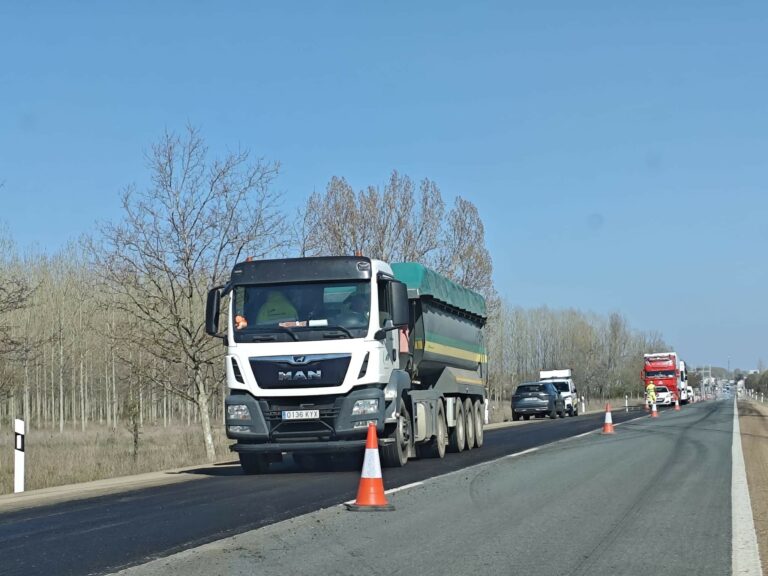 Transportes invierte 46,7 millones de eurosen las obras de emergencia para larehabilitación de firmes de la Red deCarreteras del Estado en Castilla y León