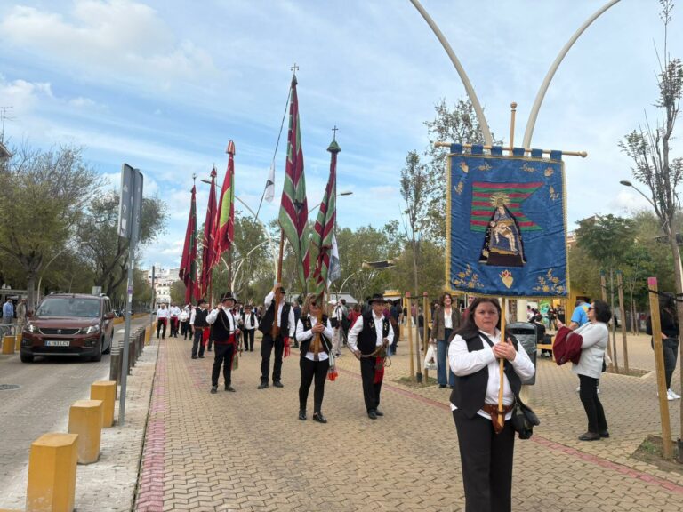 León conquista Sevilla: tradición, historia y sabor en la Alameda de Hércules