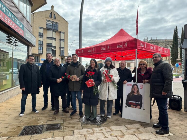 El PSOE de León denuncia en Astorga la “hipocresía” de una derecha que “asfixia a las familias y al campo leonés”