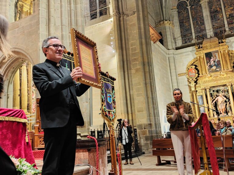 Javier Gay recorre en su pregón la Semana Santa de Astorga poniendo en el centro a Dios Resucitado