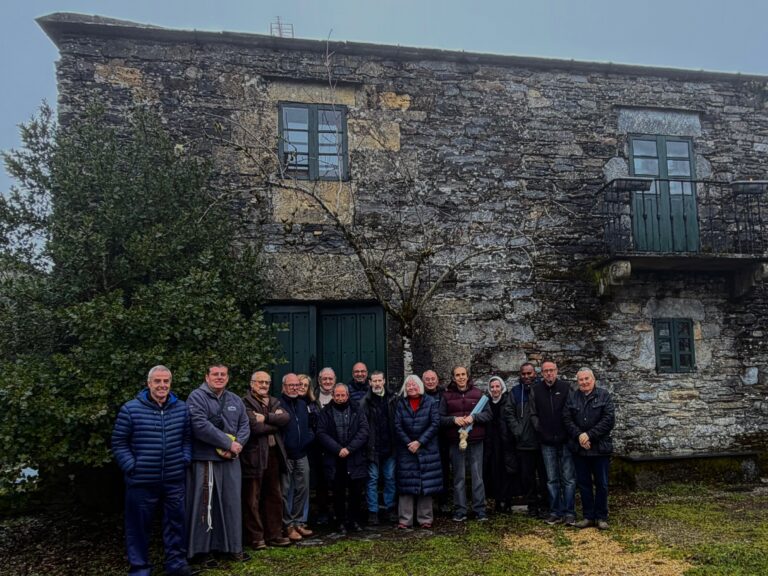 Los albergues de acogida tradicional del Camino de Santiago se reúnen en O Cebreiro para repensar el modelo de Albergue Tradicional del futuro y frenar el Torneo de Conseguir Cama o ‘Bed Racing Challenge’