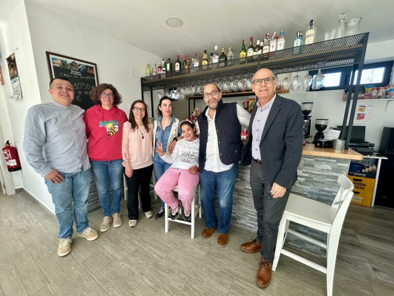 Viforcos reabre su bar gracias al Proyecto Repuebla de la Diputación de León