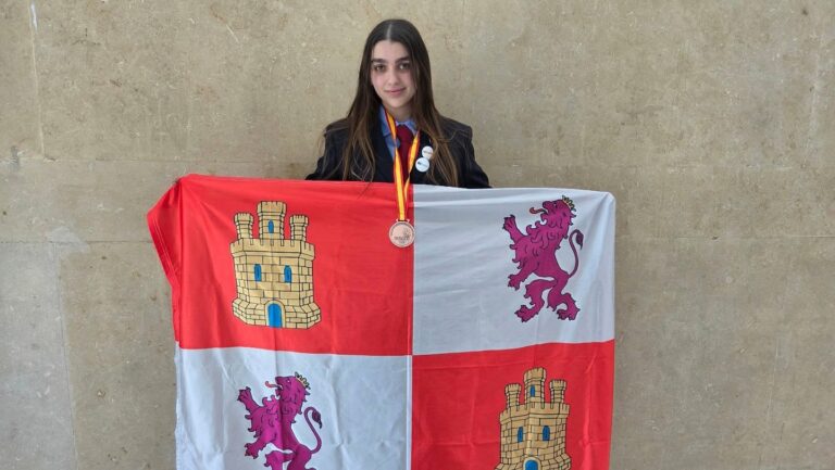 Lucía Pascual, del IES Asturica Augusta, medalla de bronce de Panadería en los Spainskills 2026
