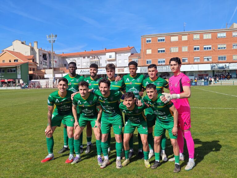 El Astorga deja escapar tres puntos en casa frente a un Lealtad casi descendido (3-4)