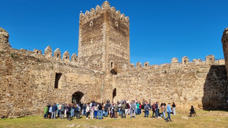 Laguna de Negrillos abre al público la torre del homenaje de su castillo, puesta en valor gracias al ILC