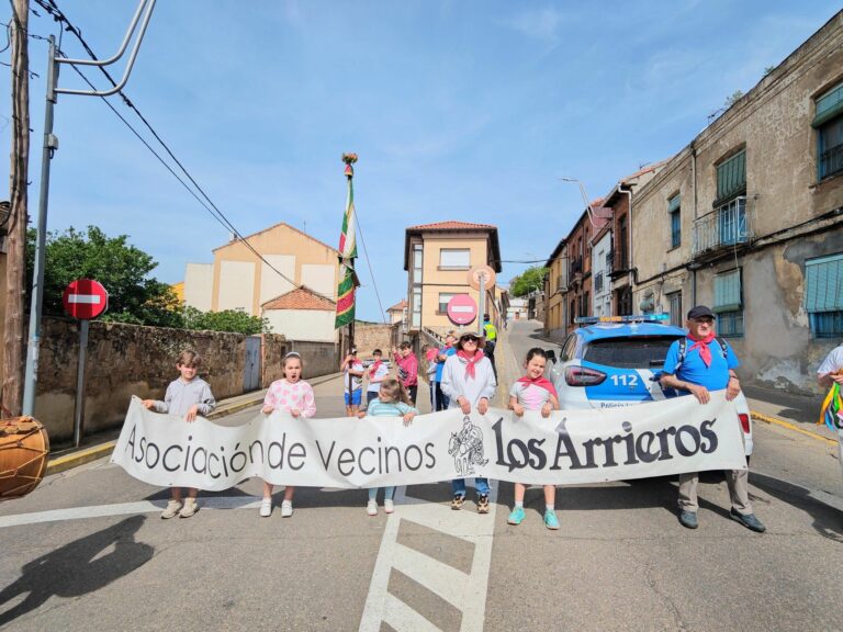 Los Arrieros mantienen viva la tradición del Día del Libro