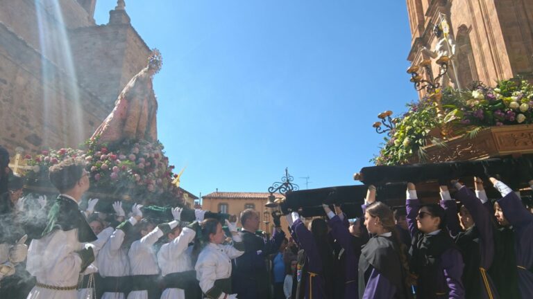Astorga despide con el Resucitado una Semana Santa que ha lucido en todo su esplendor